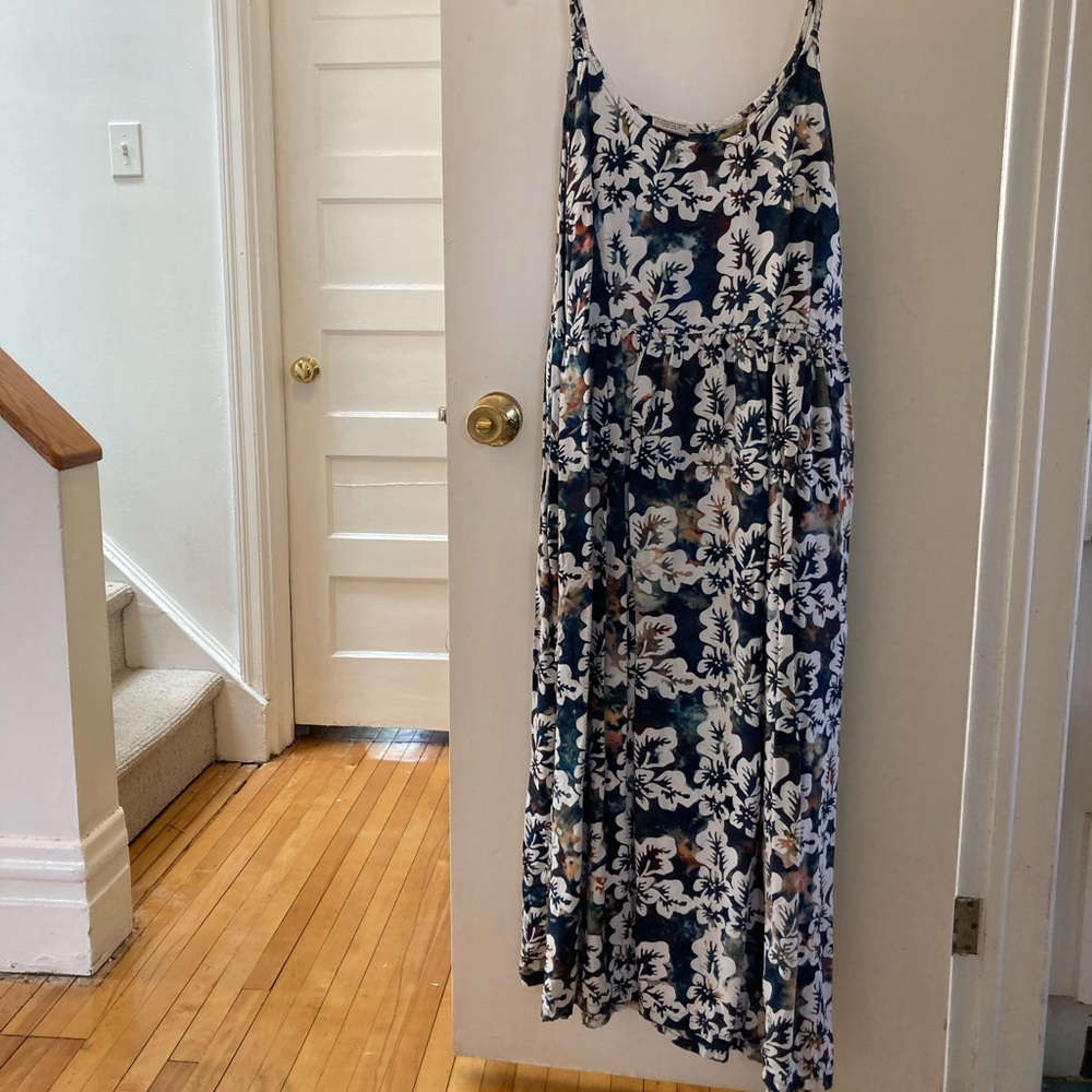 Thin air maxi sundress with pockets size large